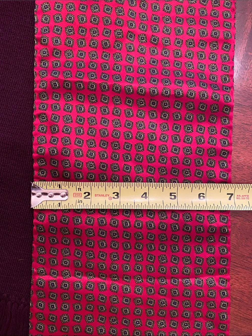Reversible Patterned Scarf in Burgundy and Red